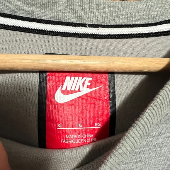 Nike Tech Fleece Crewneck - Picture 3 of 3